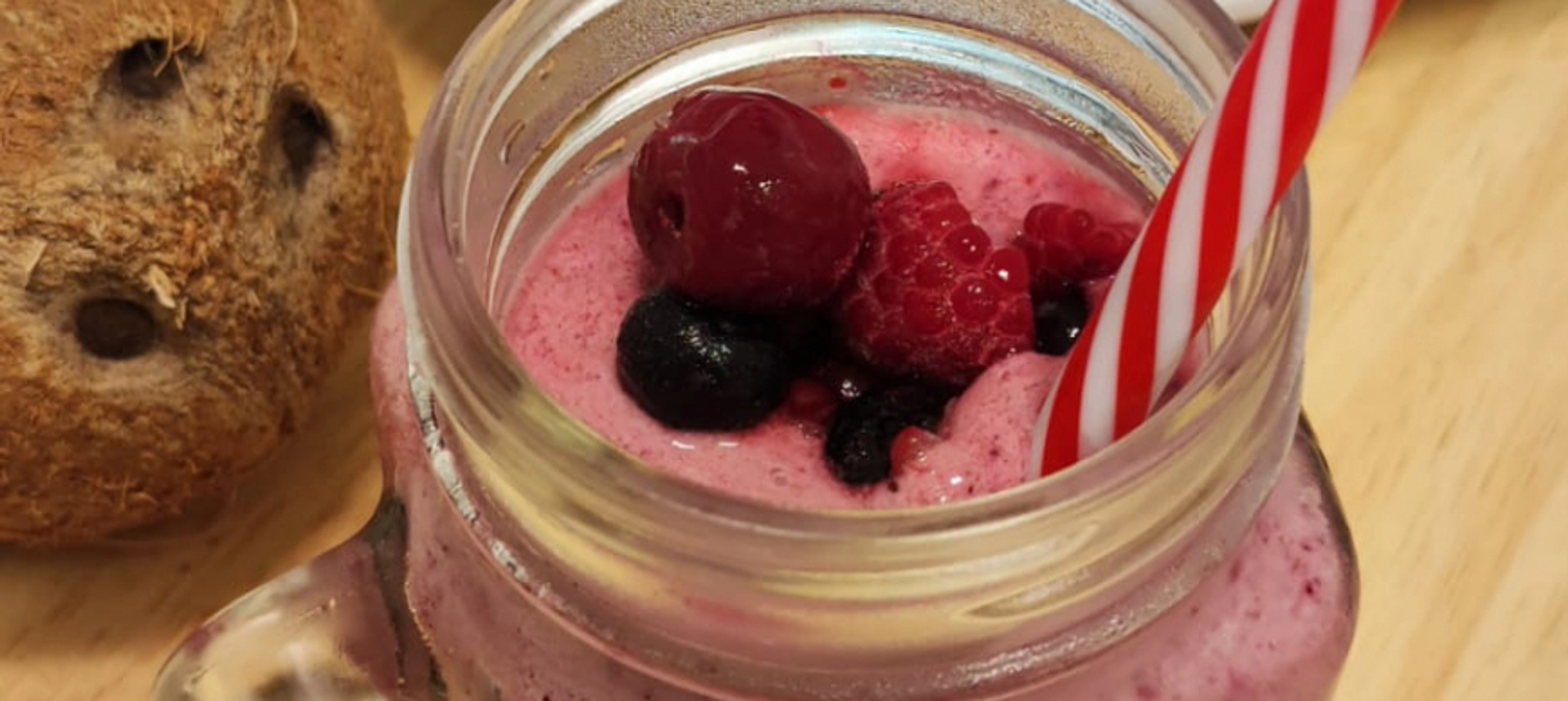 Smoothie de coco y frutos rojos